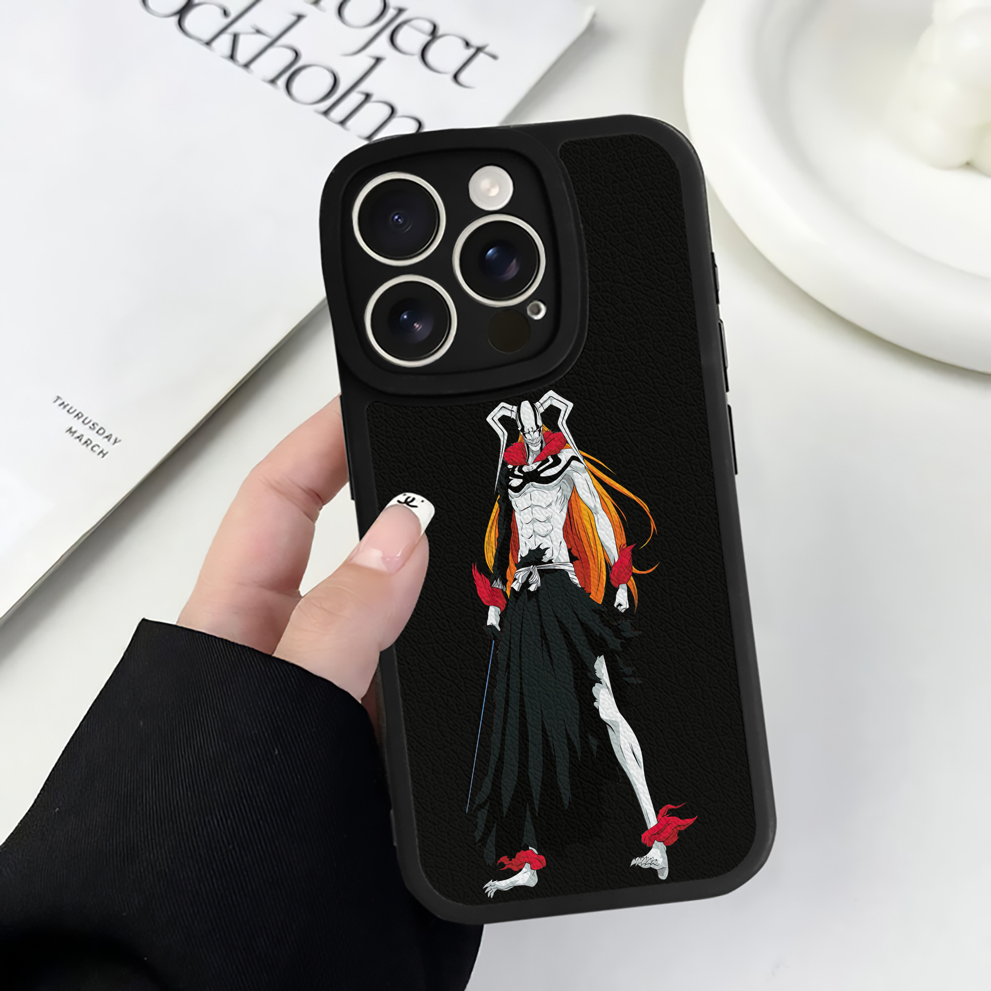 ブリーチ 黒崎一護（くろさき いちご）BLEACH Kurosaki Ichigo 【iPhone 16シリーズ対応】シリコンスマホケース（レザー調） 材質：シリコン